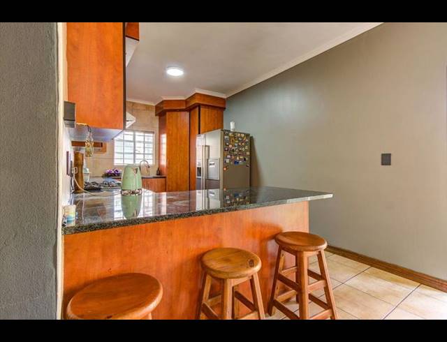 3 BEDROOM TOWNHOUSE FOR SALE IN FARRAR PARK